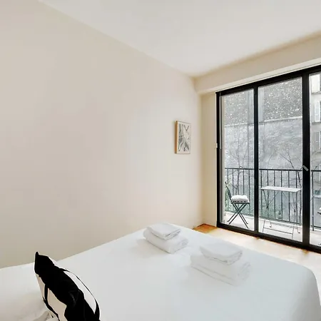 Haven Of Peace With Balcony Near Etoile Porte Maillot