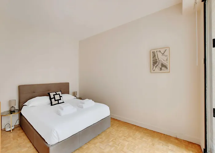 Haven Of Peace With Balcony Near Etoile Porte Maillot Apartment Paris