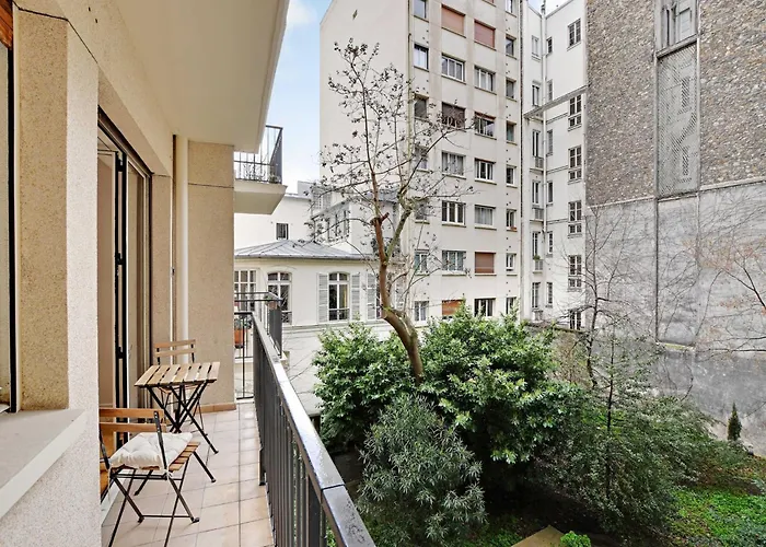 Haven Of Peace With Balcony Near Etoile Porte Maillot Paris
