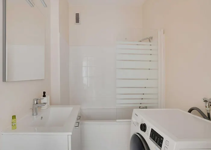 Haven Of Peace With Balcony Near Etoile Porte Maillot *
